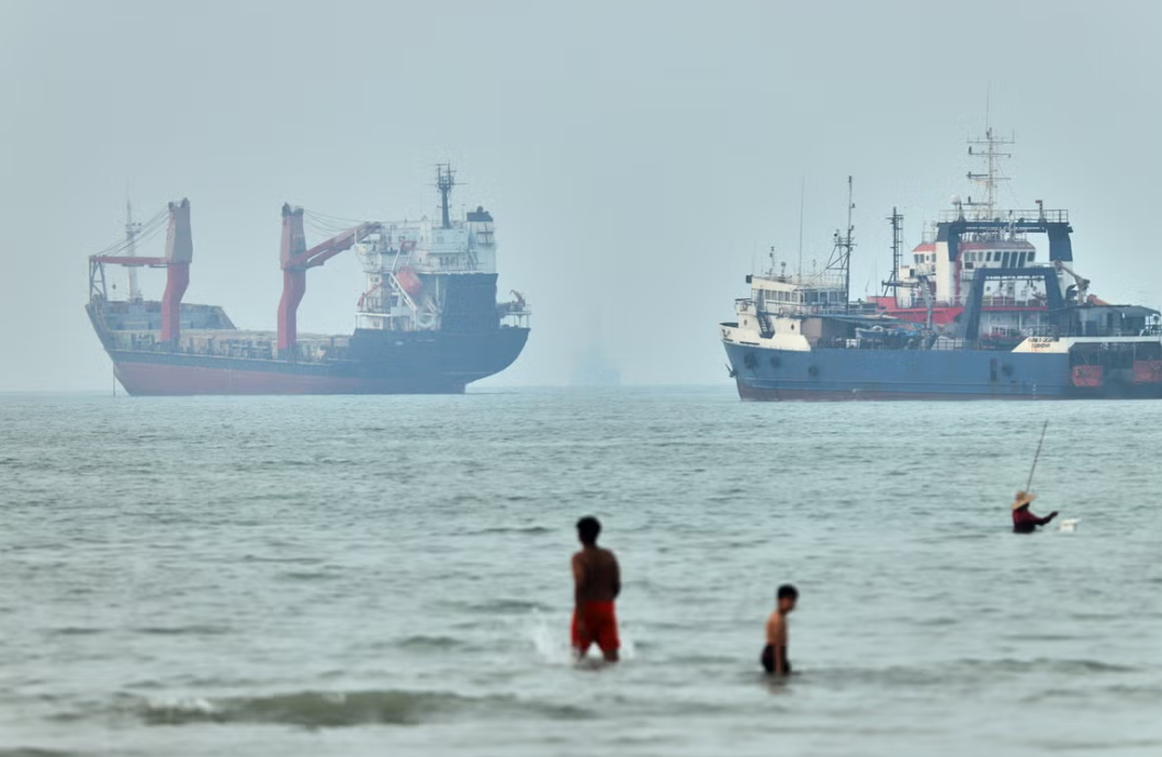 Strait of Hormuz at Standstill, Commercial Shipping Nearly Zero