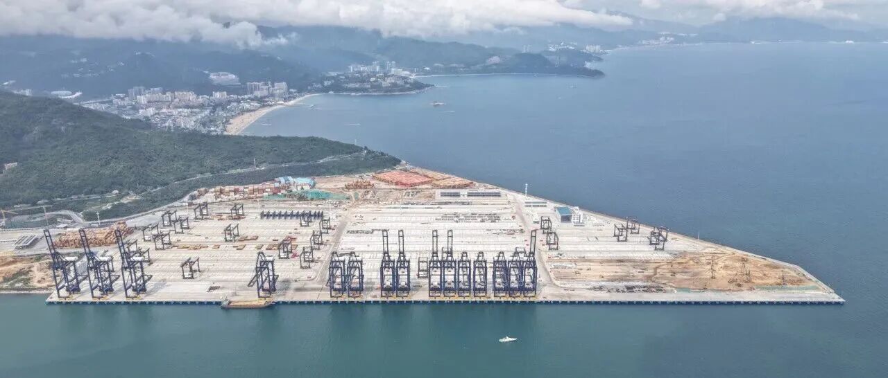 Terminal capable of berthing 32,000‑TEU mega‑vessels passes completion acceptance