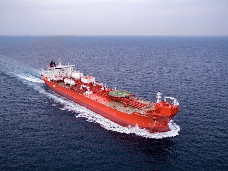 KNOT-takes-delivery-of-1st-LNG-fueled-shuttle-tanker-for-charter-with-Eni.jpg